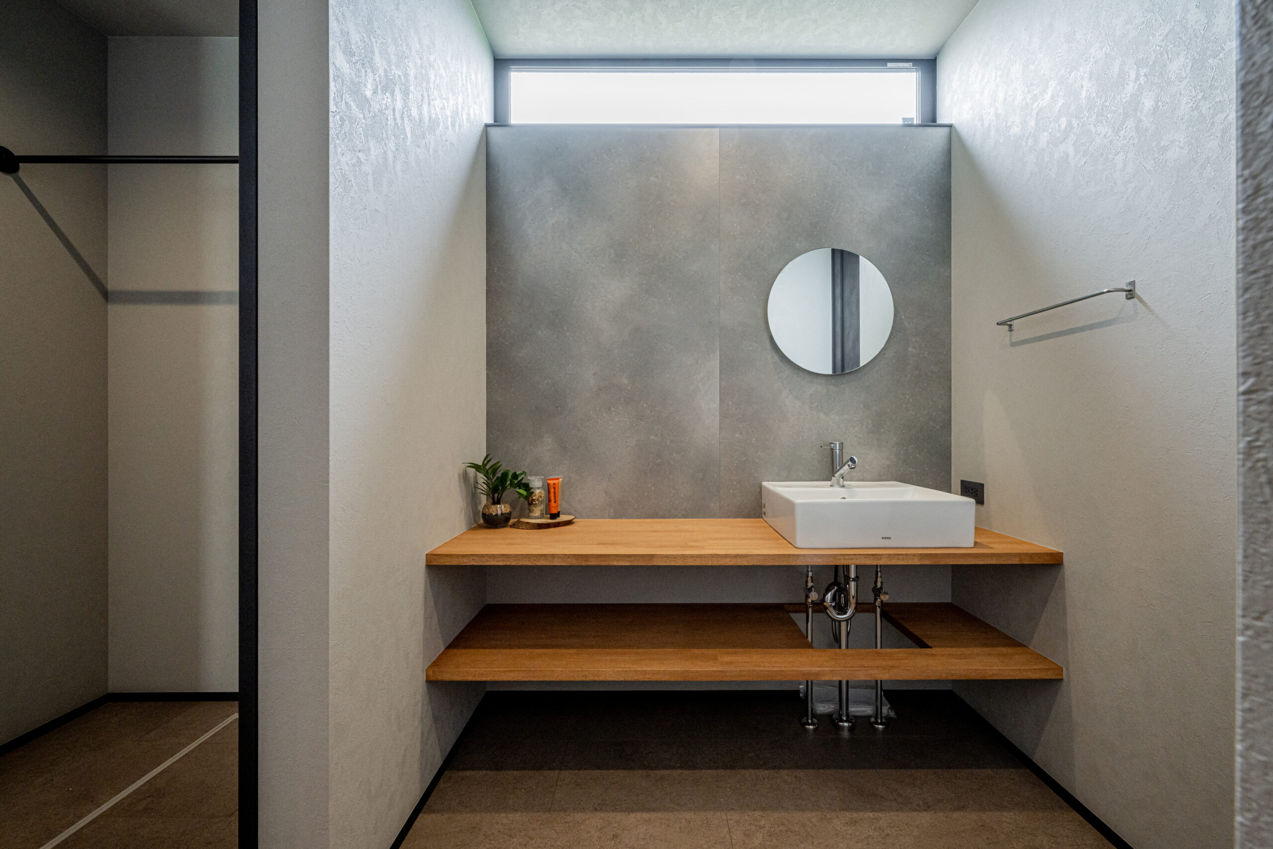 素材感を楽しむ造作洗面