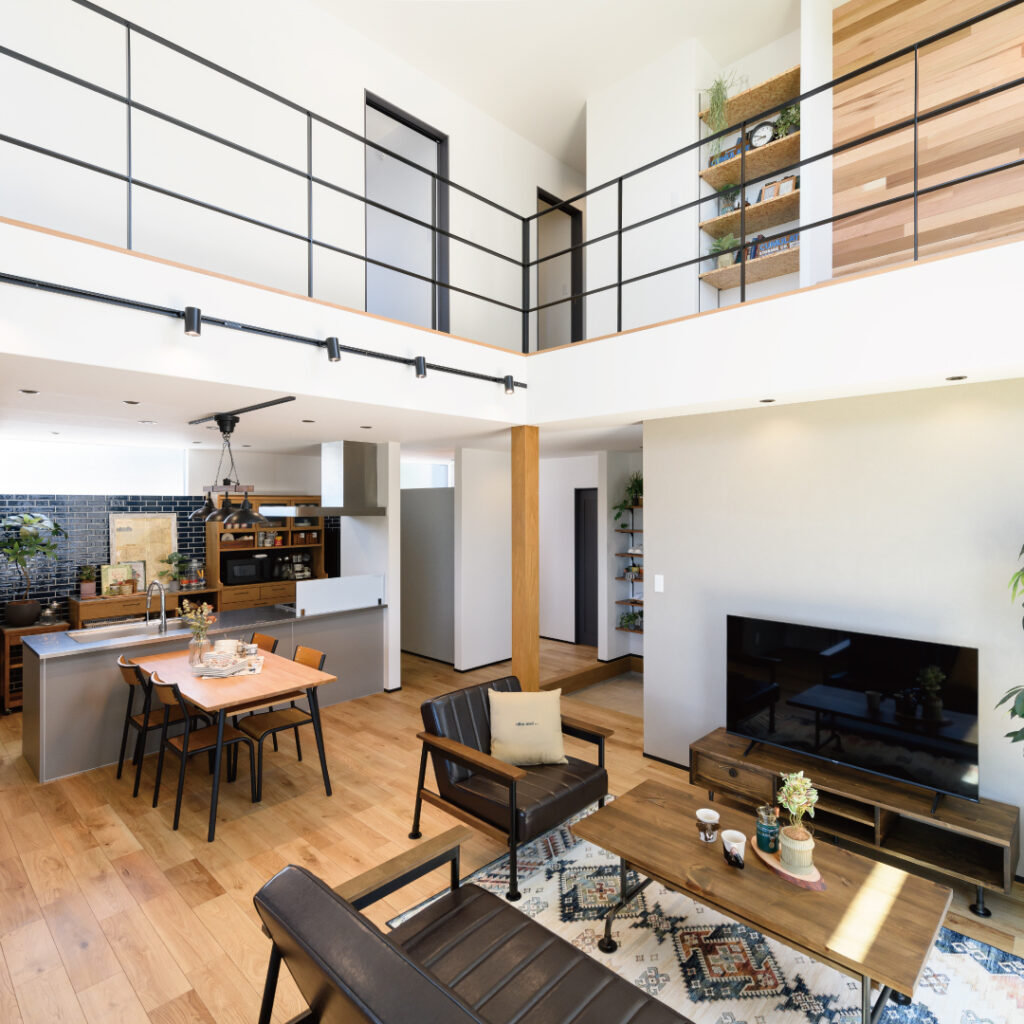 余白を活かし、素材を“編集”した住まい