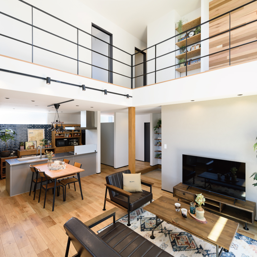 余白を活かし、素材を“編集”した住まい