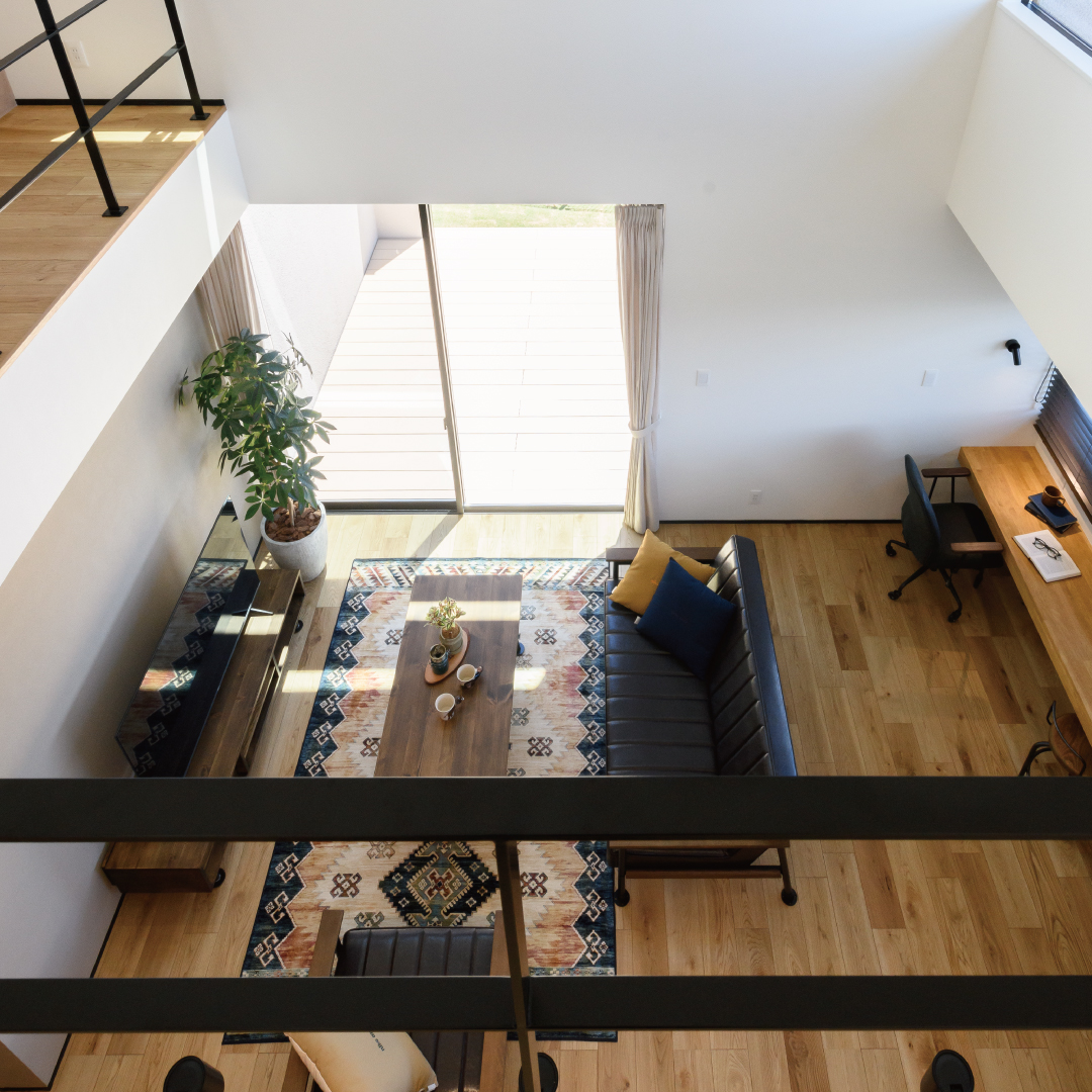 余白を活かし、素材を“編集”した住まい